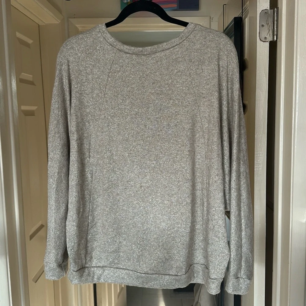 Women’s Small 3/4 Sleeve Sparkly Top - Picture 2 of 4
